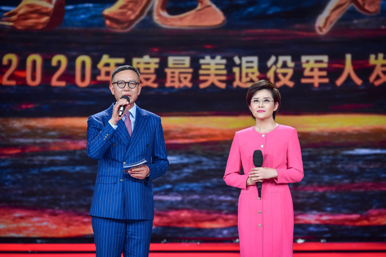 主持人潮东、王宁